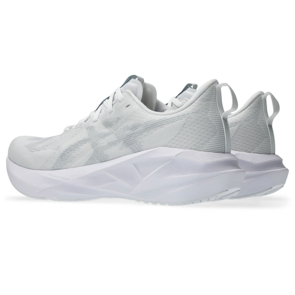 ASICS Novablast 5 Blanc-Gris / White-Piedmont Grey — vue avant intérieure (1011B974-100)